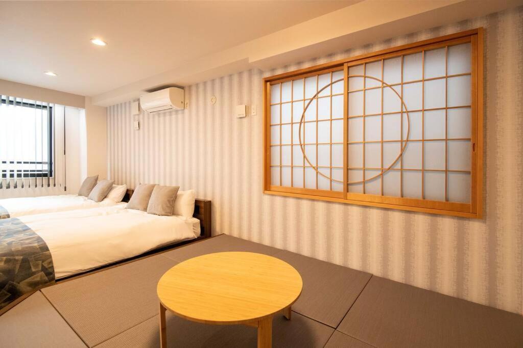 Apartamento 浅草禅心居301室 浅草駅徒歩15分 2024年4月ニューオープン 43平米丸貸し切り ダブルベット2台と畳敷き布団2組 家庭式用品設備完備 *
