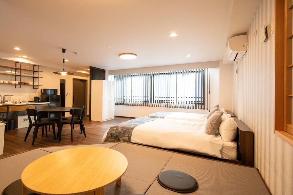 Apartamento 浅草禅心居301室 浅草駅徒歩15分 2024年4月ニューオープン 43平米丸貸し切り ダブルベット2台と畳敷き布団2組 家庭式用品設備完備